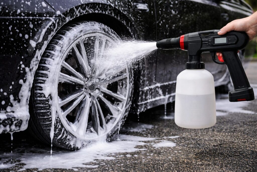 泡洗車を効率化する洗車フォームガン